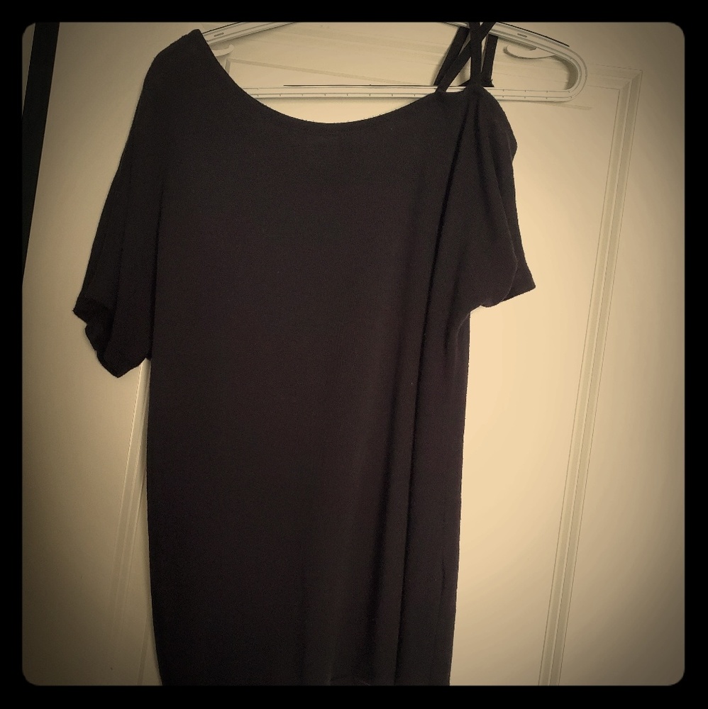 One Sided Cold Shoulder Lose Fitting Basic Tee Top